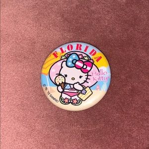 Hello kitty pin button 💖